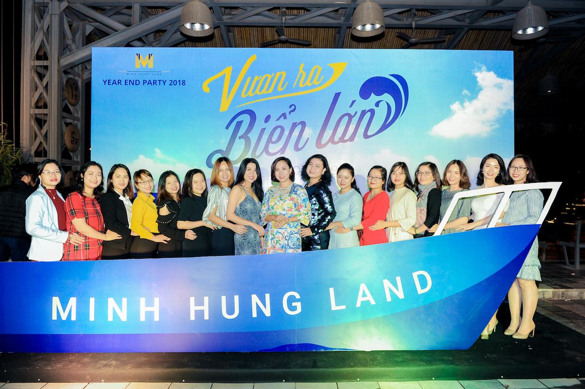 Tiệc tất niên cuối năm YEAR AND PARTY
