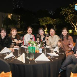Tiệc tất niên là gì? Nên tự tổ chức hay thuê công ty event?